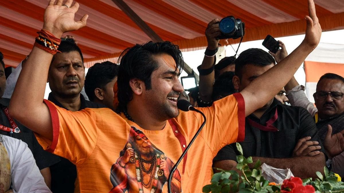 Congress leader summoned by police for ‘burning’ Bageshwar Baba's photo over Durga Puja remark
